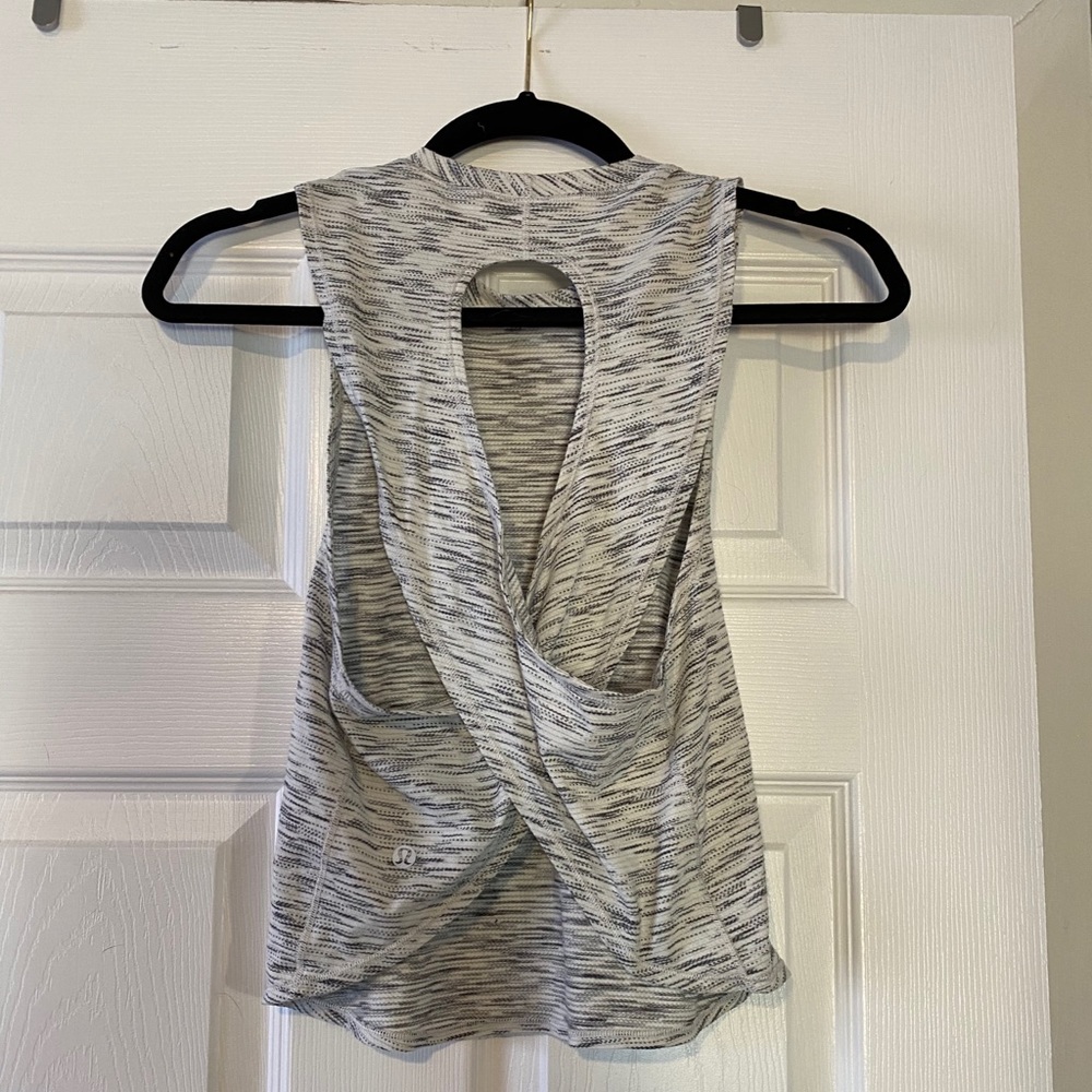 Lululemon size 4 flowy tank EUC